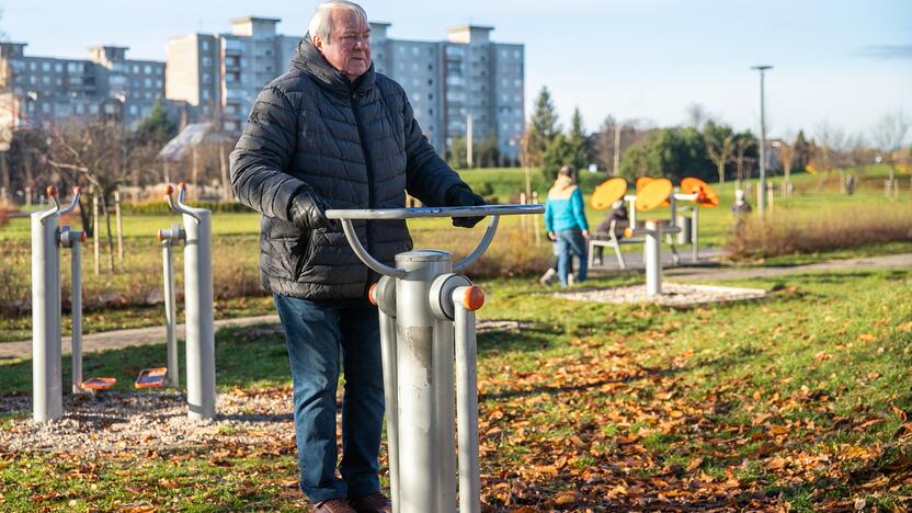 Neaišku: žmonės abejoja, ar daug senjorų mankštintųsi naujoje sporto aikštelėje.