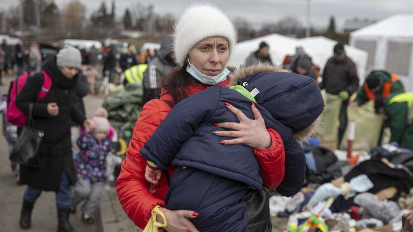 Tikslas: iš karo siaubiamos Ukrainos pabėgėlės skubėjo nešinos mažais vaikais ant rankų.