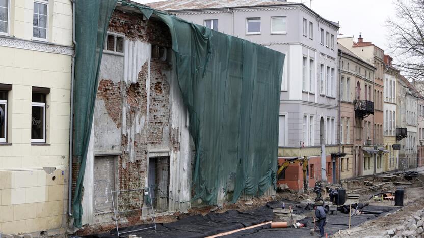 Taisyklės: pasirodo, tvarkos mieste prižiūrėtojai negalėjo vasarą priversti uždengti pagrindinę Klaipėdos griuveną.