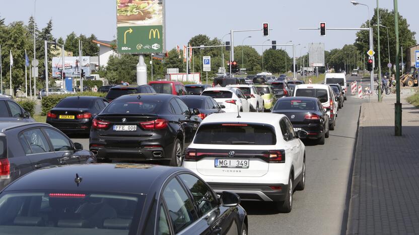 Eismas: vairuotojai kol kas svarsto, ar metų pabaigoje važiuoti Minijos gatve taps patogiau.