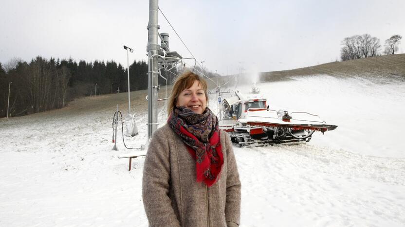 Atsidarė: Lapių kaimo bendruomenės pirmininkė L. Karbauskienė džiaugėsi, kad Utrių kalno slidinėjimo trasa jau laukia lankytojų.