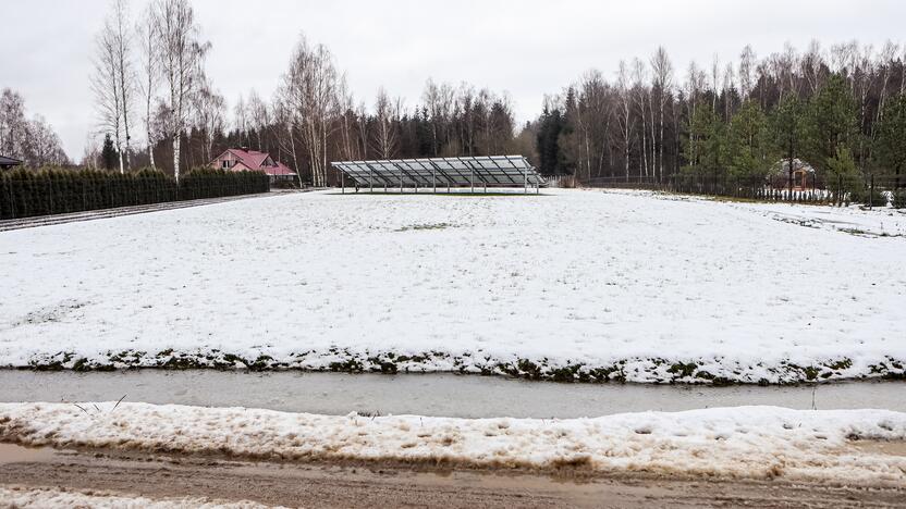 Vieta: S. Januškevičiaus įsigytas sklypas dirvonuoja, o šalia įsikūrusiems kliūčių statyboms neiškilo.