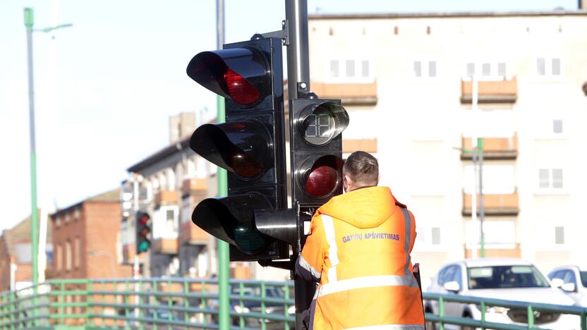 Darbai: eismas šią savaitę gali būti ribojamas daugybėje šviesoforais valdomų sankryžų, nes jose bus montuojamos vaizdo kameros.