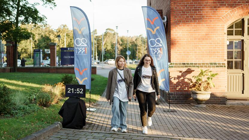 Laimėtojos: šiemet greičiausiai į universitetą atvyko miesto autobusu važiavusios studentės.