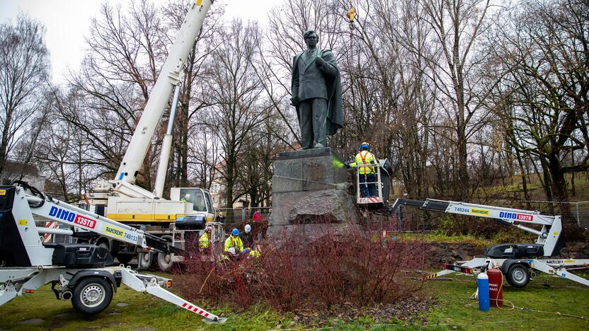 Vilniuje nukeltas P. Cvirkos paminklas