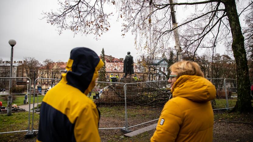 Vilniuje nukeltas P. Cvirkos paminklas