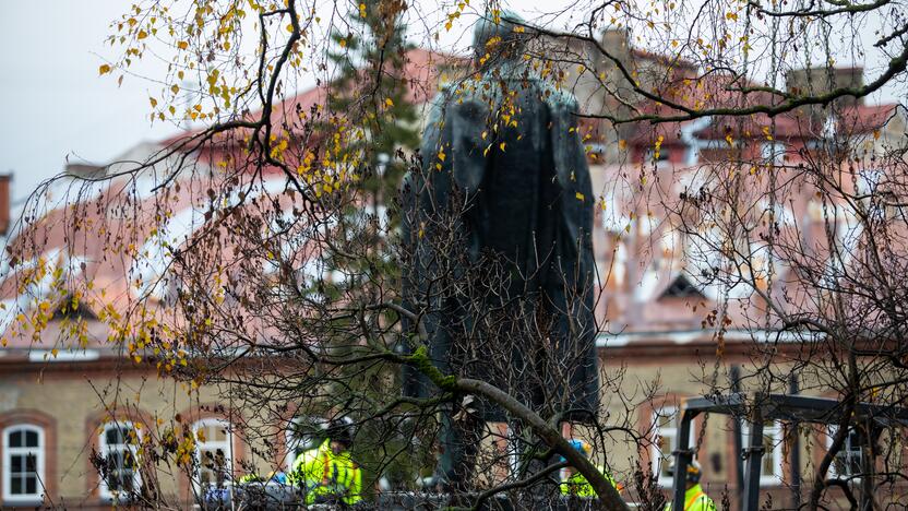 Vilniuje nukeltas P. Cvirkos paminklas