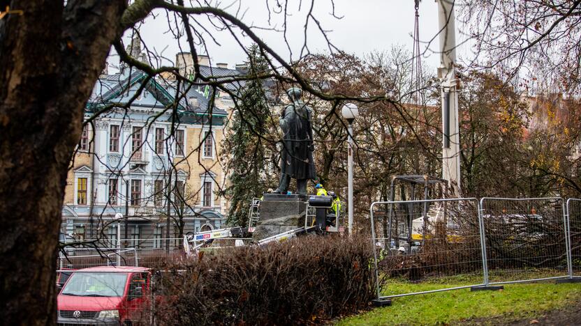 Vilniuje nukeltas P. Cvirkos paminklas