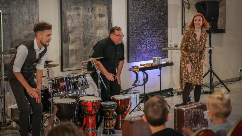 Teatralizuota ketvirtoji „Ritmo žaidimų“ programa supažindina su mušamaisiais muzikos instrumentais.