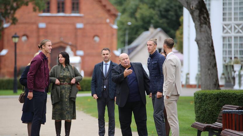 Trijulė: treneris A.Lavickas (trečias iš dešinės) džiaugiasi brolių Stankūnų pasiekimais. Jų mama Jolanta – taip pat buvusi šio trenerio auklėtinė.