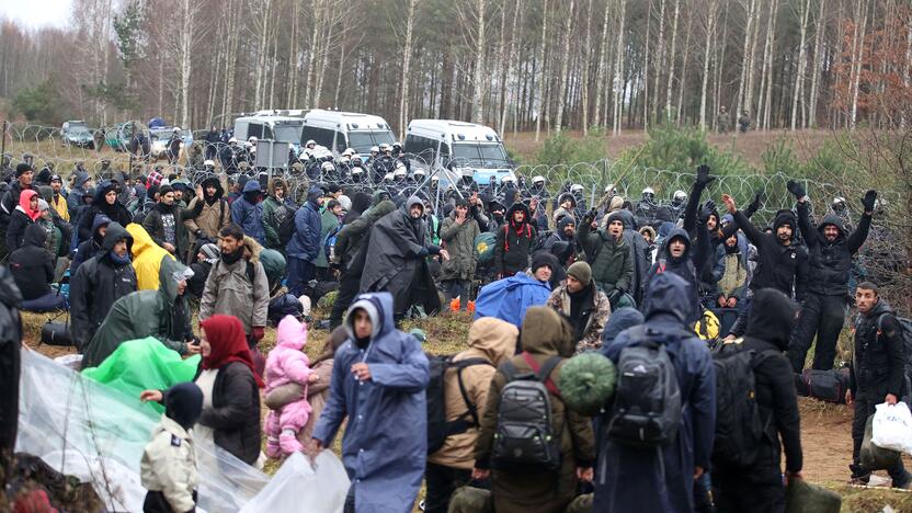 Nelegalūs migrantai Lenkijos ir Baltarusijos pasienyje