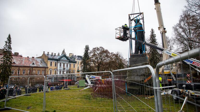 Vilniuje nukeltas P. Cvirkos paminklas