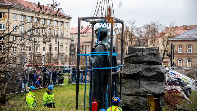 Vilniuje nukeltas P. Cvirkos paminklas