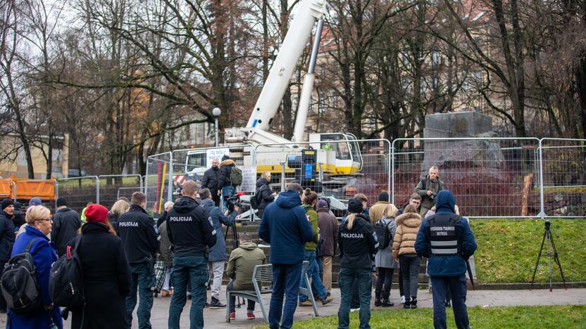 Vilniuje nukeltas P. Cvirkos paminklas