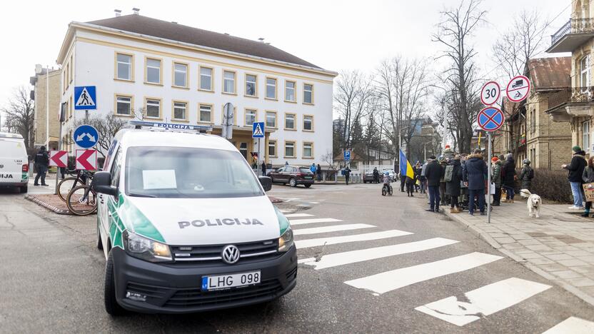 Protestas prie Vokietijos ambasados už sankcijų taikymą Rusijai 