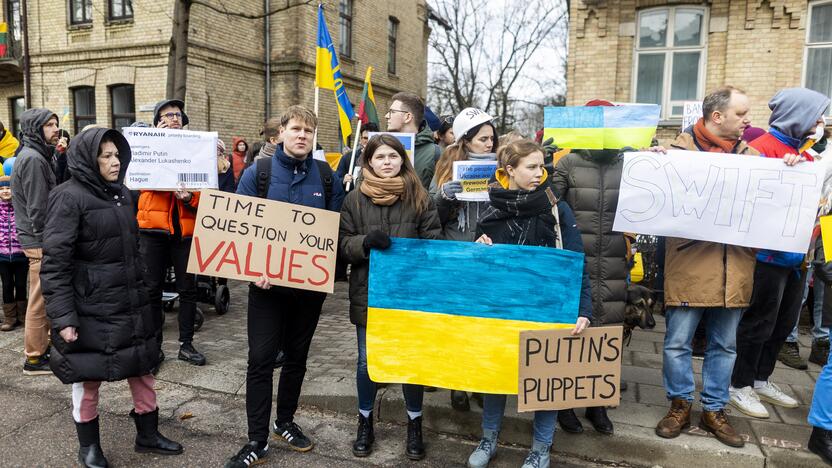 Protestas prie Vokietijos ambasados už sankcijų taikymą Rusijai 