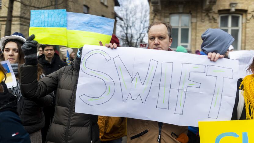 Protestas prie Vokietijos ambasados už sankcijų taikymą Rusijai 