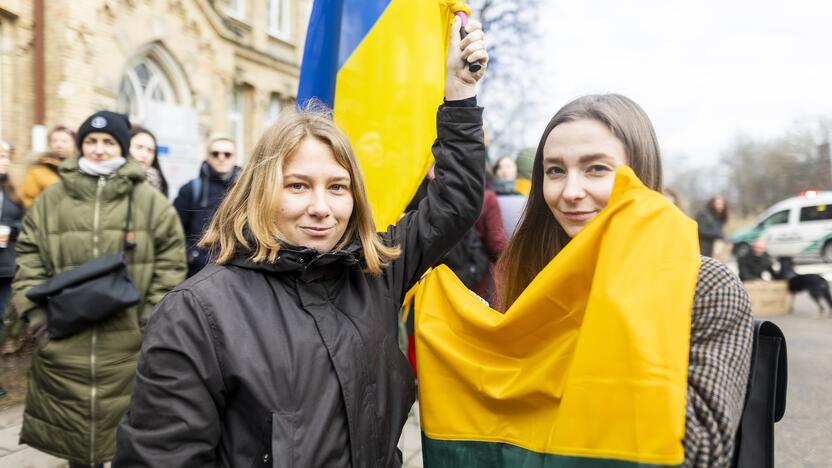 Protestas prie Vokietijos ambasados už sankcijų taikymą Rusijai 