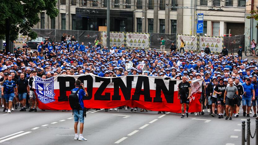 Pozanės „Lech“ sirgalių eisena į Dariaus ir Girėno stadioną