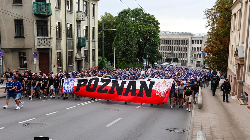 Pozanės „Lech“ sirgalių eisena į Dariaus ir Girėno stadioną