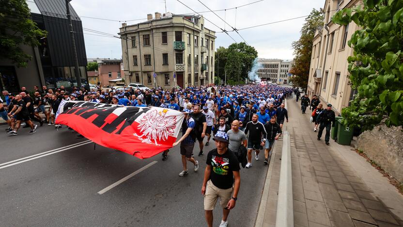 Pozanės „Lech“ sirgalių eisena į Dariaus ir Girėno stadioną