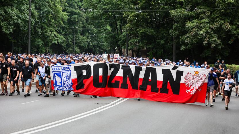 Pozanės „Lech“ sirgalių eisena į Dariaus ir Girėno stadioną