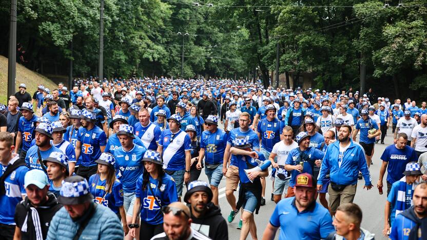 Pozanės „Lech“ sirgalių eisena į Dariaus ir Girėno stadioną