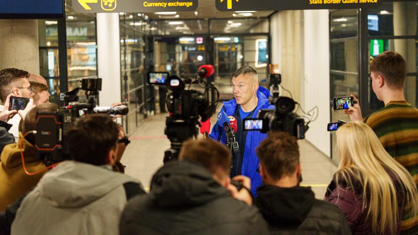 Kauno oro uoste nusileido Š. Jasikevičius ir „Fenerbahče“ komanda