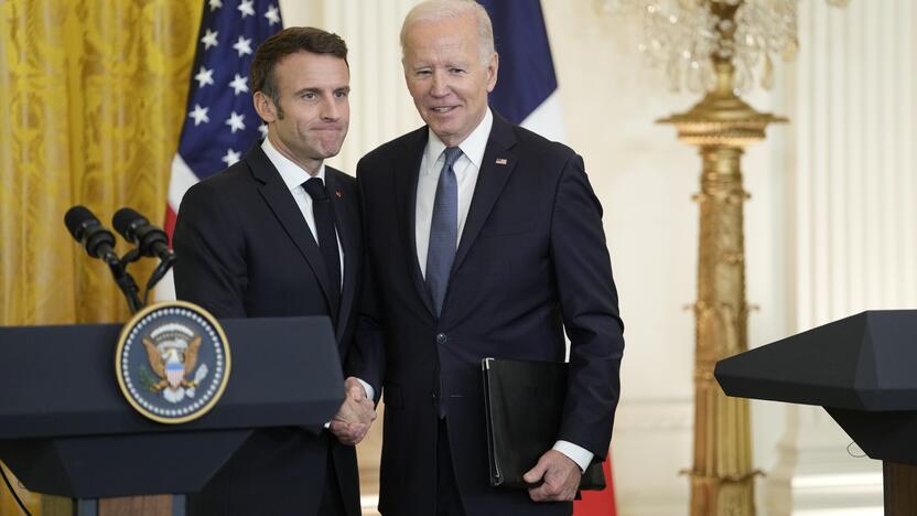 Emmanuelis Macronas ir Joe Bidenas