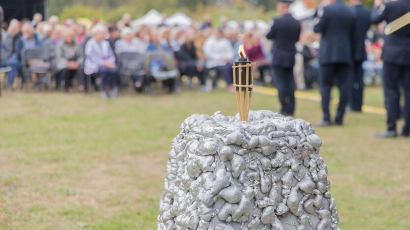 L. Salasevičiaus suknelių kolekcija „Miesto raganos“