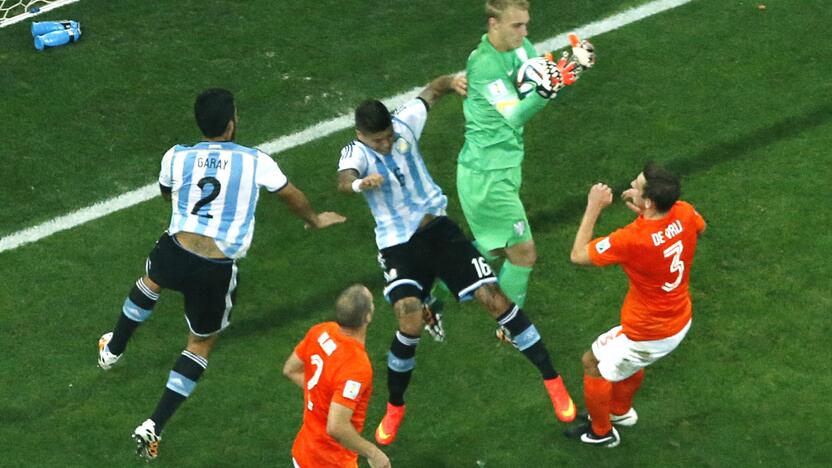 Pasaulio futbolo čempionato pusfinalis: Olandija - Argentina