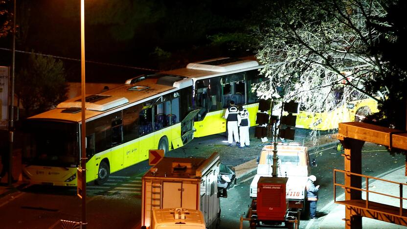 Kruvinas išpuolis Stambulo futbolo stadiono prieigose