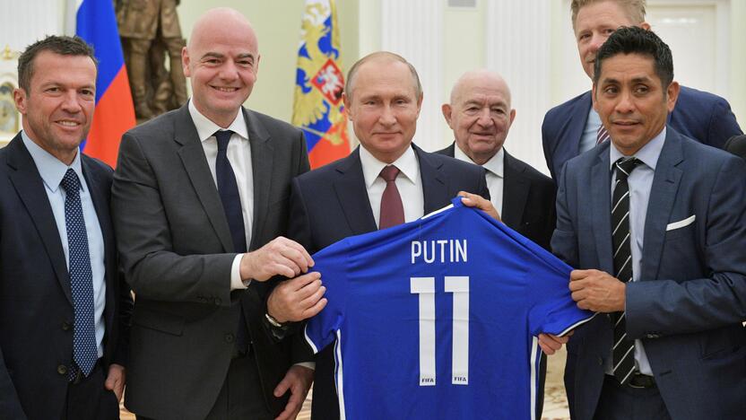 Gianni Infantino ir Vladimiras Putinas