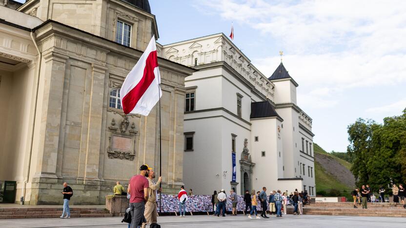 Baltarusių mitingas Katedros aikštėje