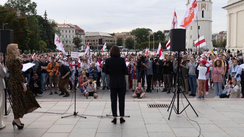 Baltarusių mitingas Katedros aikštėje