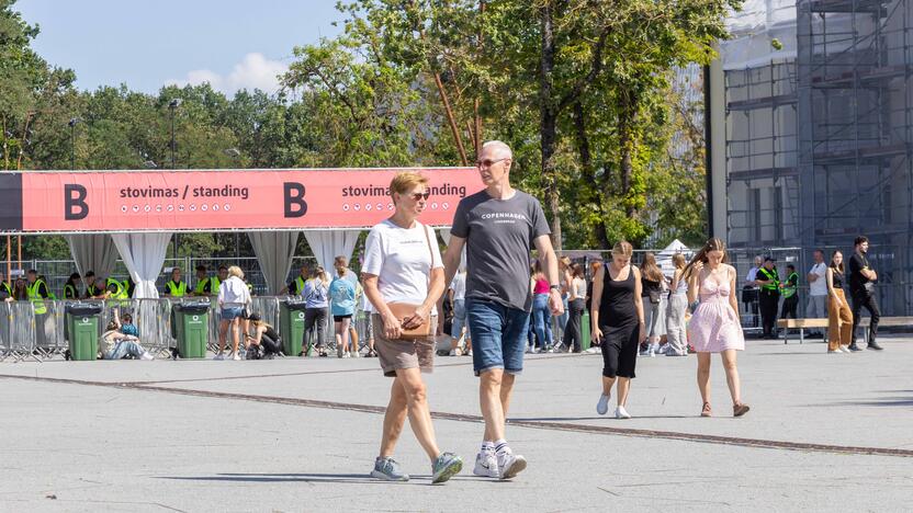 E. Sheerano gerbėjai jau laukia koncerto