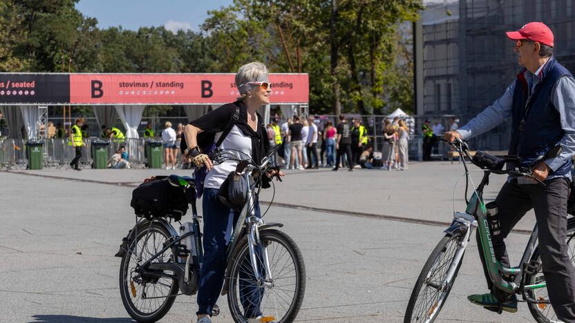 E. Sheerano gerbėjai jau laukia koncerto