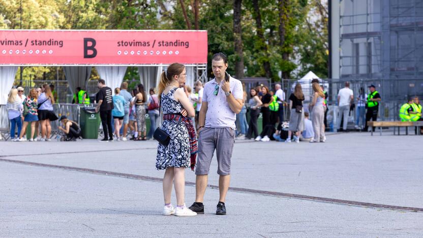 E. Sheerano gerbėjai jau laukia koncerto