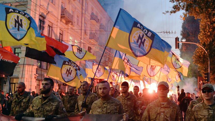 Ukrainoje „Pravyj sektor“ ir batalionas „Azov“ surengė eitynes