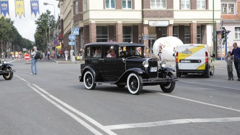 Senovinių automobilių paradas