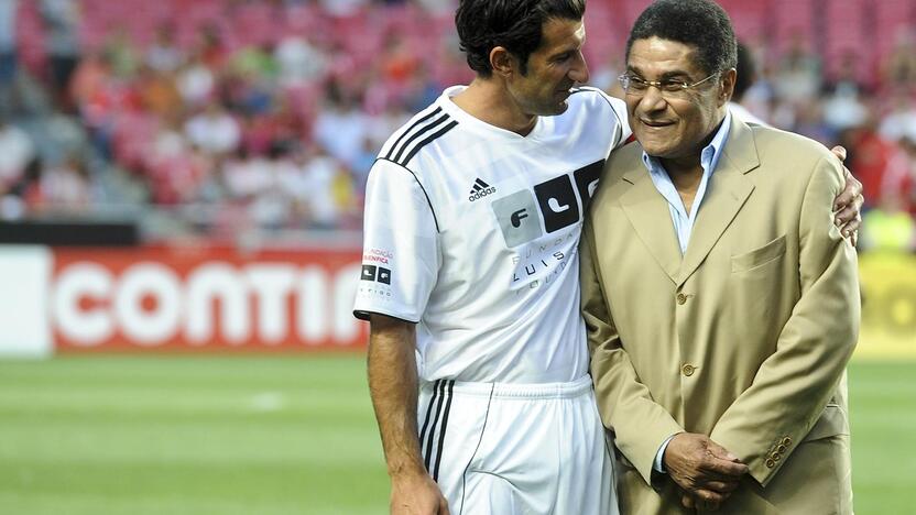 Eusebio (dešinėje) su kita Portugalijos futbolo legenda Figo