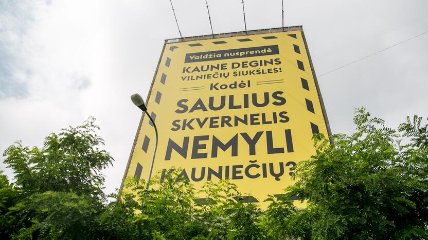 Dėmesys: kauniečiai į S.Skvernelį kreipėsi dideliu plakatu.