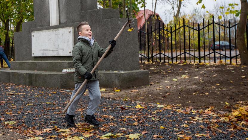 Talka Žemųjų Šančių karių kapinėse