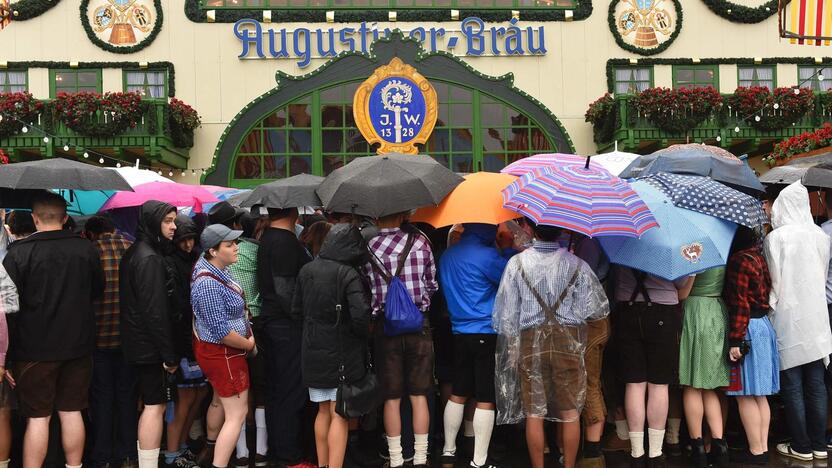 Prasidėjo alaus festivalis „Oktoberfest“