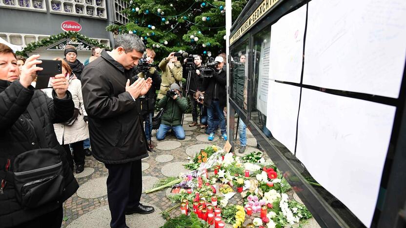 Berlyne sunkvežimis įvažiavo į žmonių minią