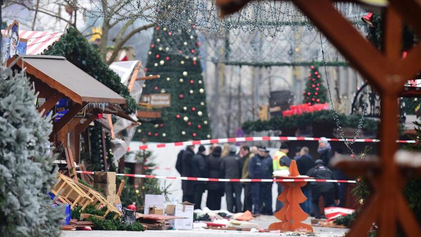 Berlyne sunkvežimis įvažiavo į žmonių minią