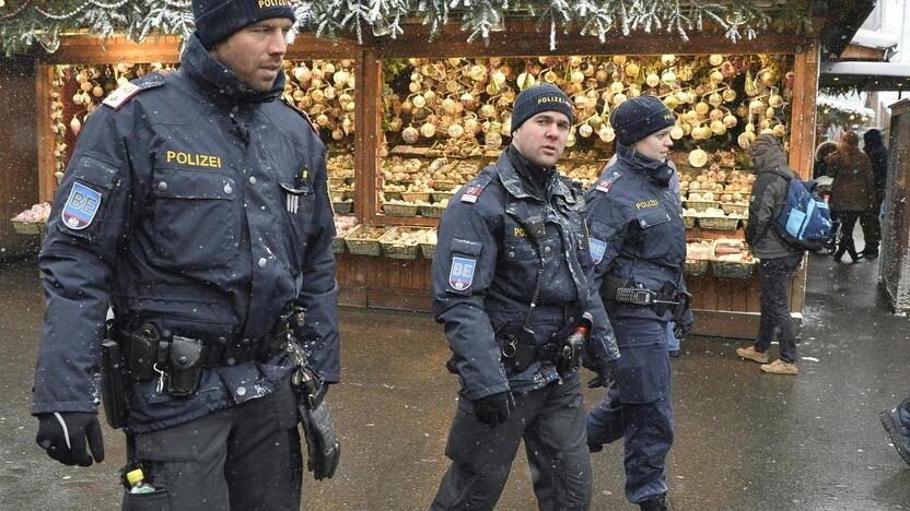 Berlyne sunkvežimis įvažiavo į žmonių minią