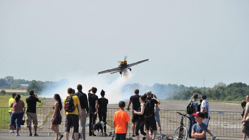 Vaizdas: šventės svečiai galės išvysti ir tradicinį trijų lakūnų akrobatinį skrydį „Sparnas prie sparno“, pelniusį aukštas vietas tarptautinių aviacijos varžybų arenoje.