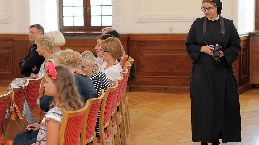 Seserų benediktinių paramos renginys