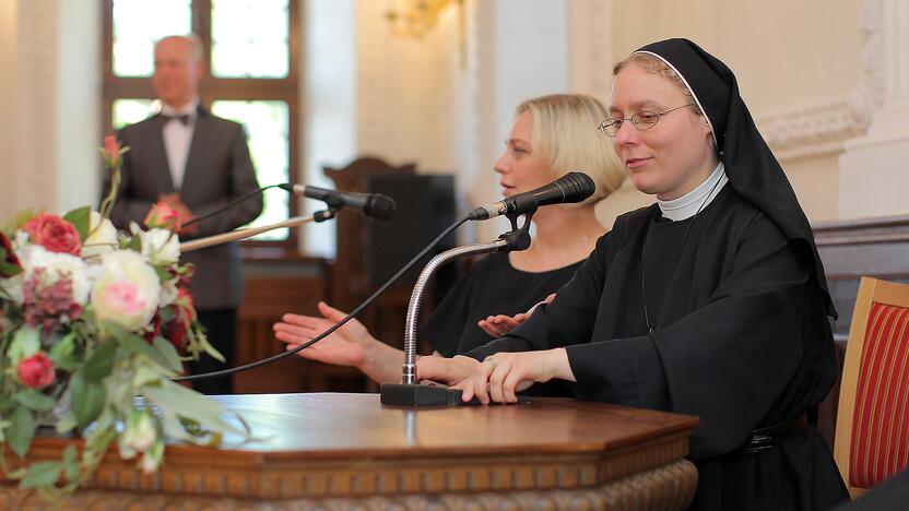 Seserų benediktinių paramos renginys